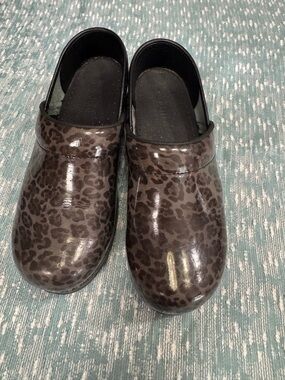 Leopard Print Patent Clogs - Gray/Black Sanita 37